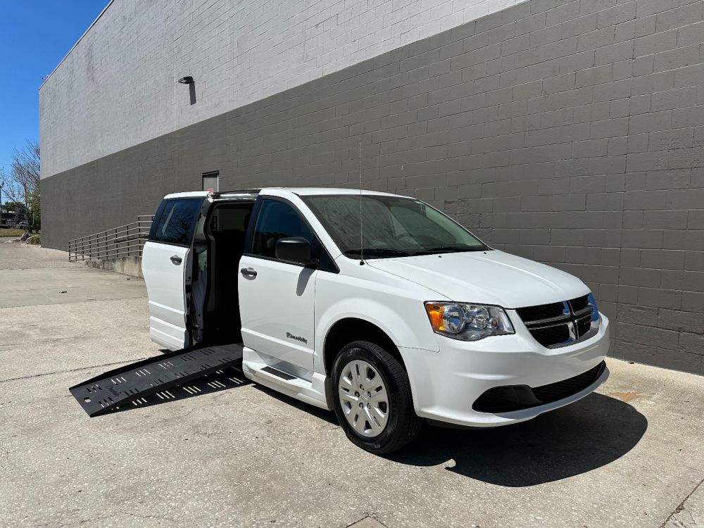 dodge grand caravan 2019 2C7WDGBG4KR798953 image dodge grand caravan 2019 2C7WDGBG4KR798953 image